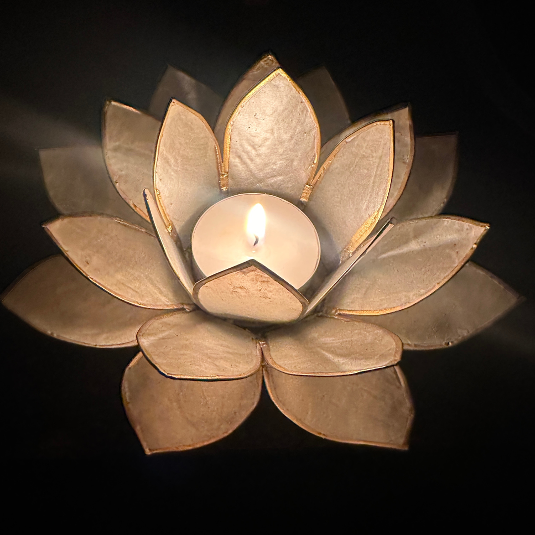 Lotus Teelichthalter Weiß