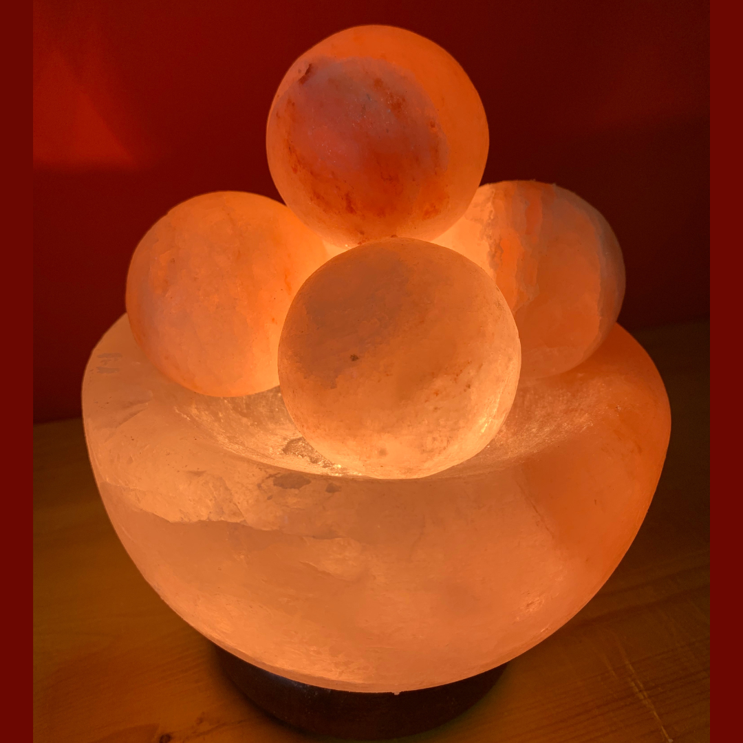Salt stone lamp with spheres